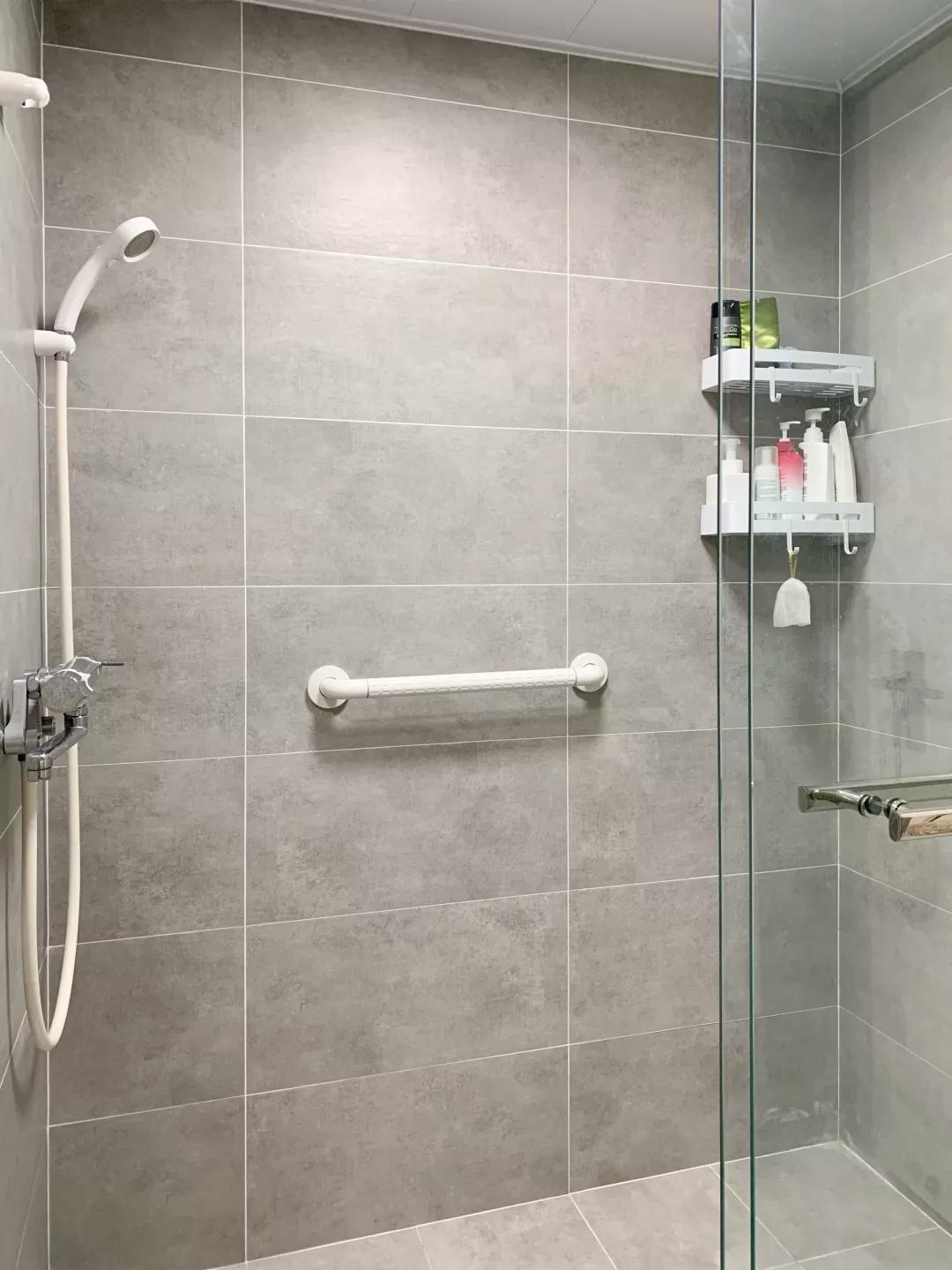 125平简约轻奢风家装设计,137平米客餐厅现代风装修效果图