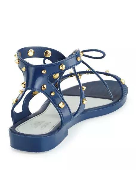 凯瑞姆、扎哈都有为梅丽莎设计过塑料鞋？没错，而且还怪好看的！