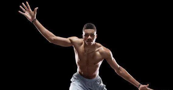 字母哥在希腊的天台上练球,字母哥成长史全过程