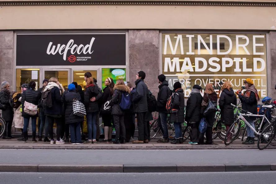 只吃临期食品的年轻人,现在许多年轻人爱上临期食品