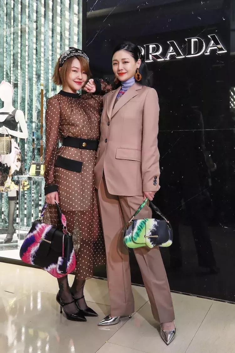 大s和小s二女儿买衣服,小s被大s吐槽