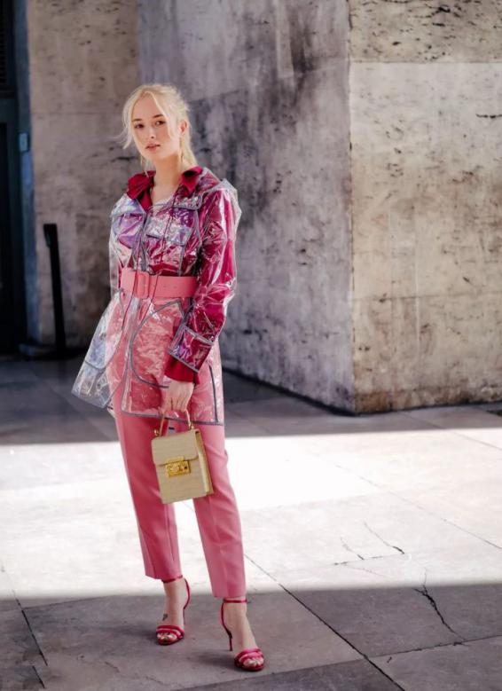 今年最流行的风衣外套 (斗篷雨衣好看还是风衣雨衣好看)