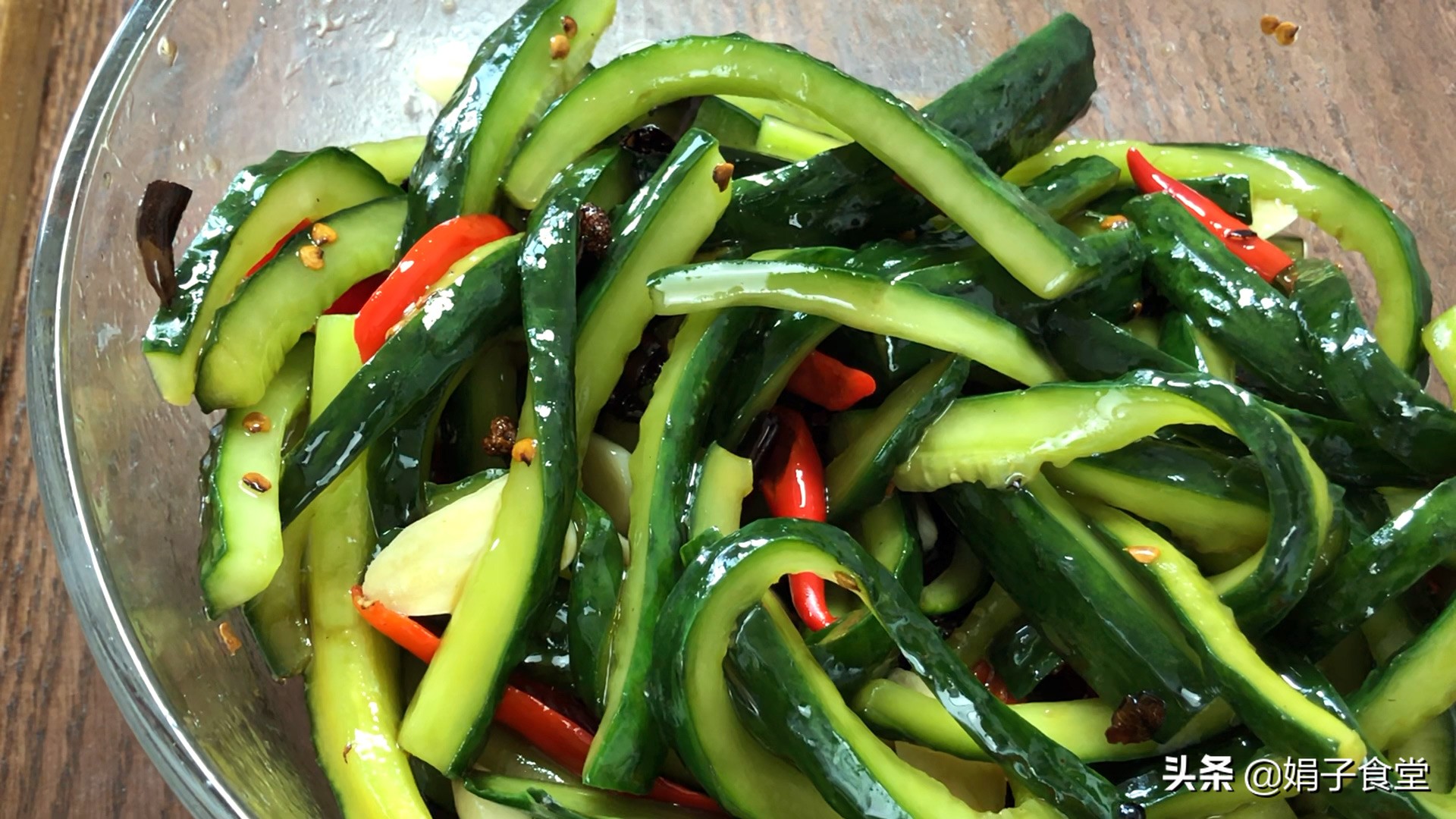 腌黄瓜木耳洋葱凉拌方法,凉拌腌黄瓜最好吃的做法