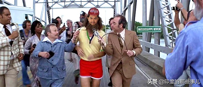 阿米尔汗演阿甘正传视频,出演阿甘正传时汤姆汉克斯多大