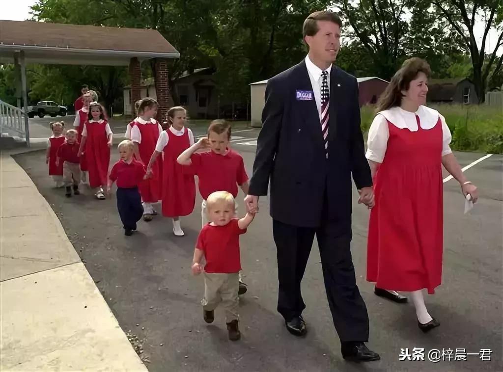 美国夫妇一胎生20个,美国一对夫妻生19个孩子