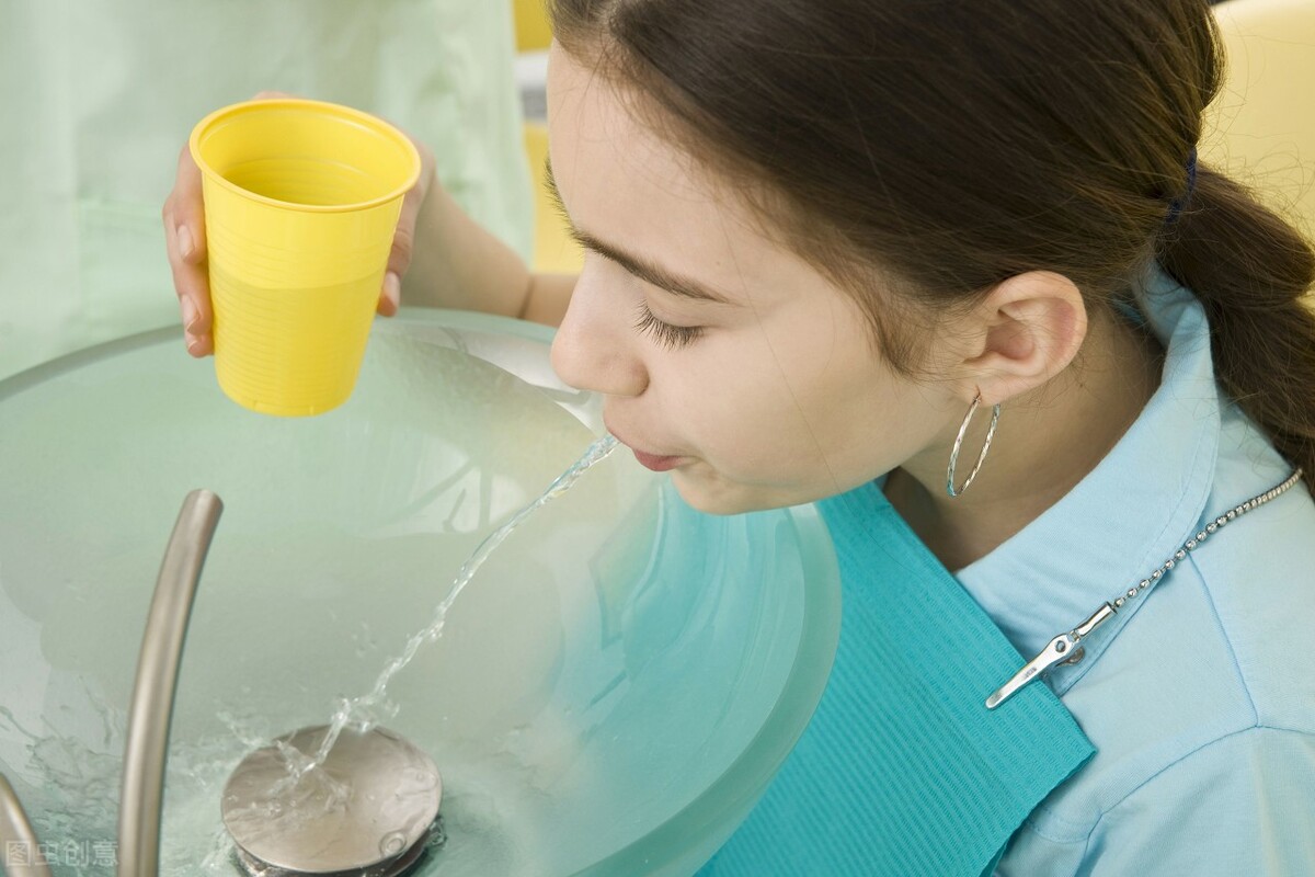 牙齿变黄变黑怎么处理,牙齿变黄变黑的原因及改善方法