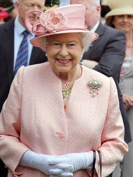 英女王最喜欢的首饰,英国王室珍珠胸针