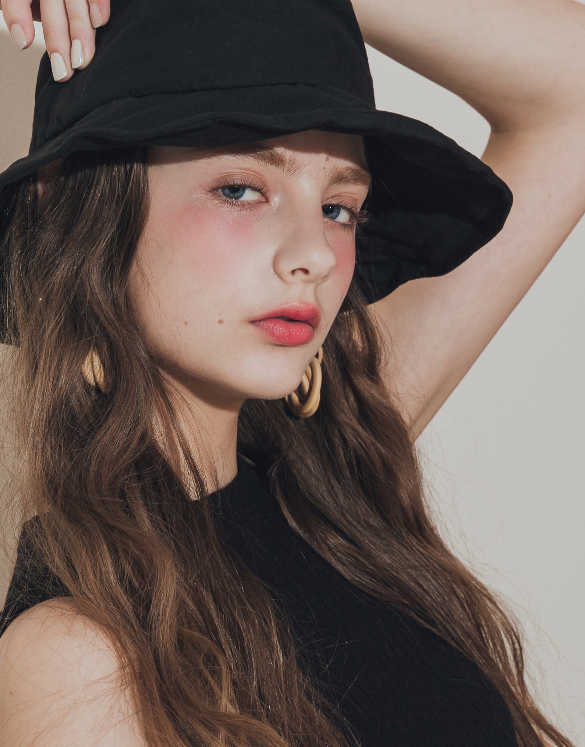 干性皮肤更缺水还是更缺油,干性皮肤特别容易起皮