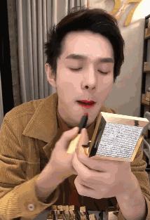 天不怕，地不怕，就怕“口红一哥”李佳琦OhMyGod！