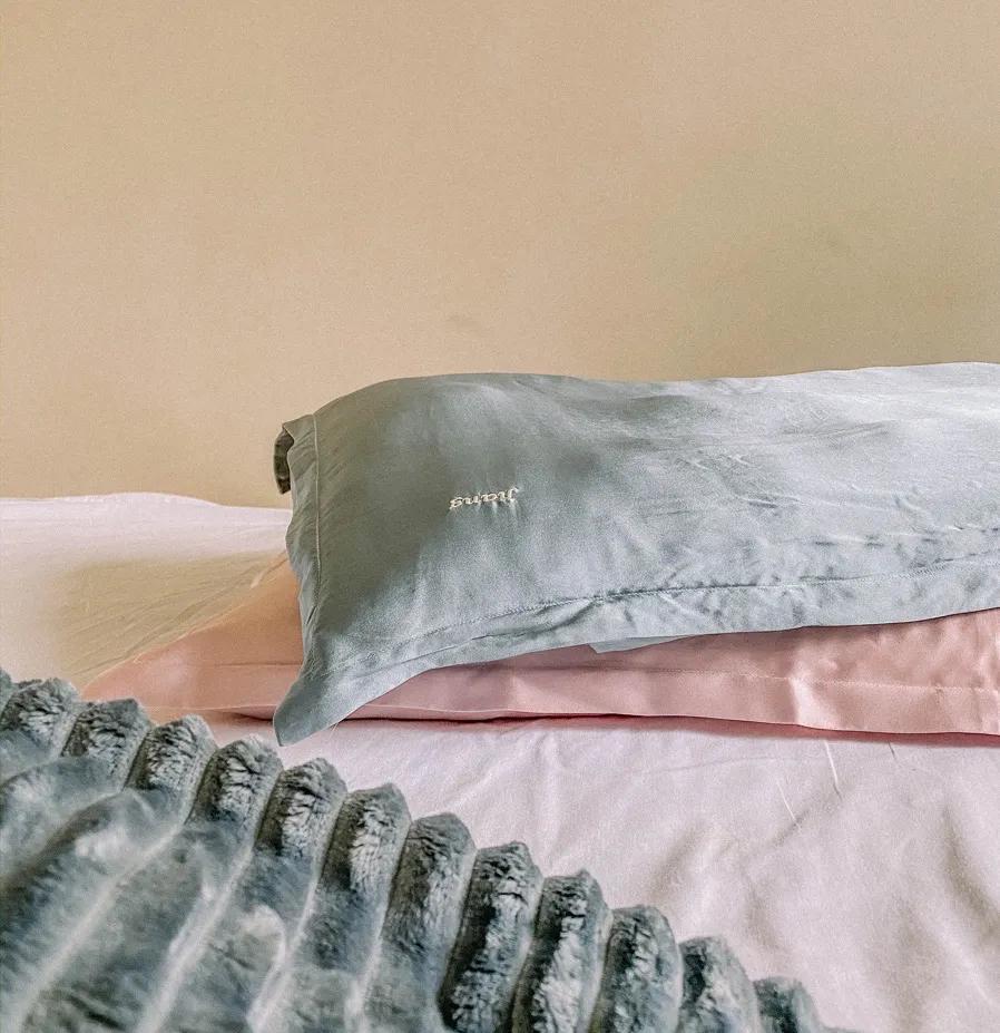 夏日的浪漫洗衣液香味持久留香,真丝护色洗衣液桑蚕丝专用