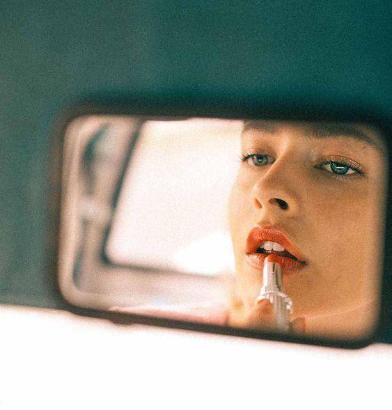 嘴唇水嘟嘟的太可爱了，但你的怎么还那么干瘪