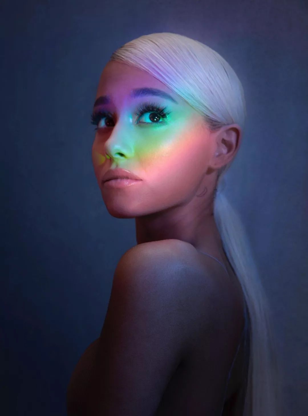 怎么像a妹一样吐舌头唱歌,a妹怎么变黑的