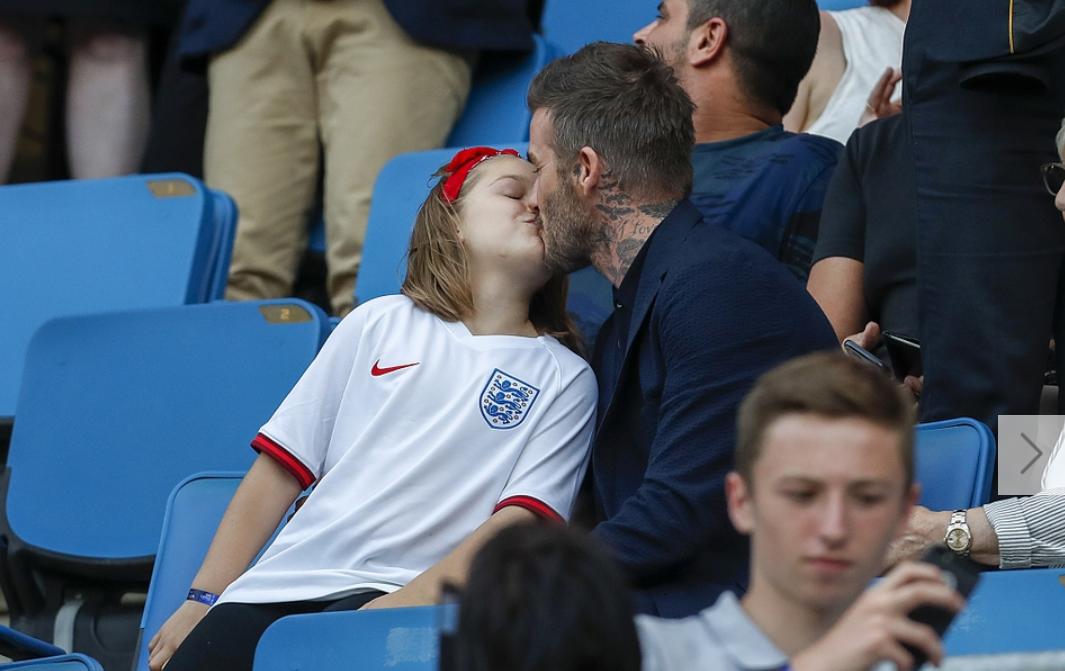 贝克汉姆小七亲嘴,贝克汉姆小七吻戏视频