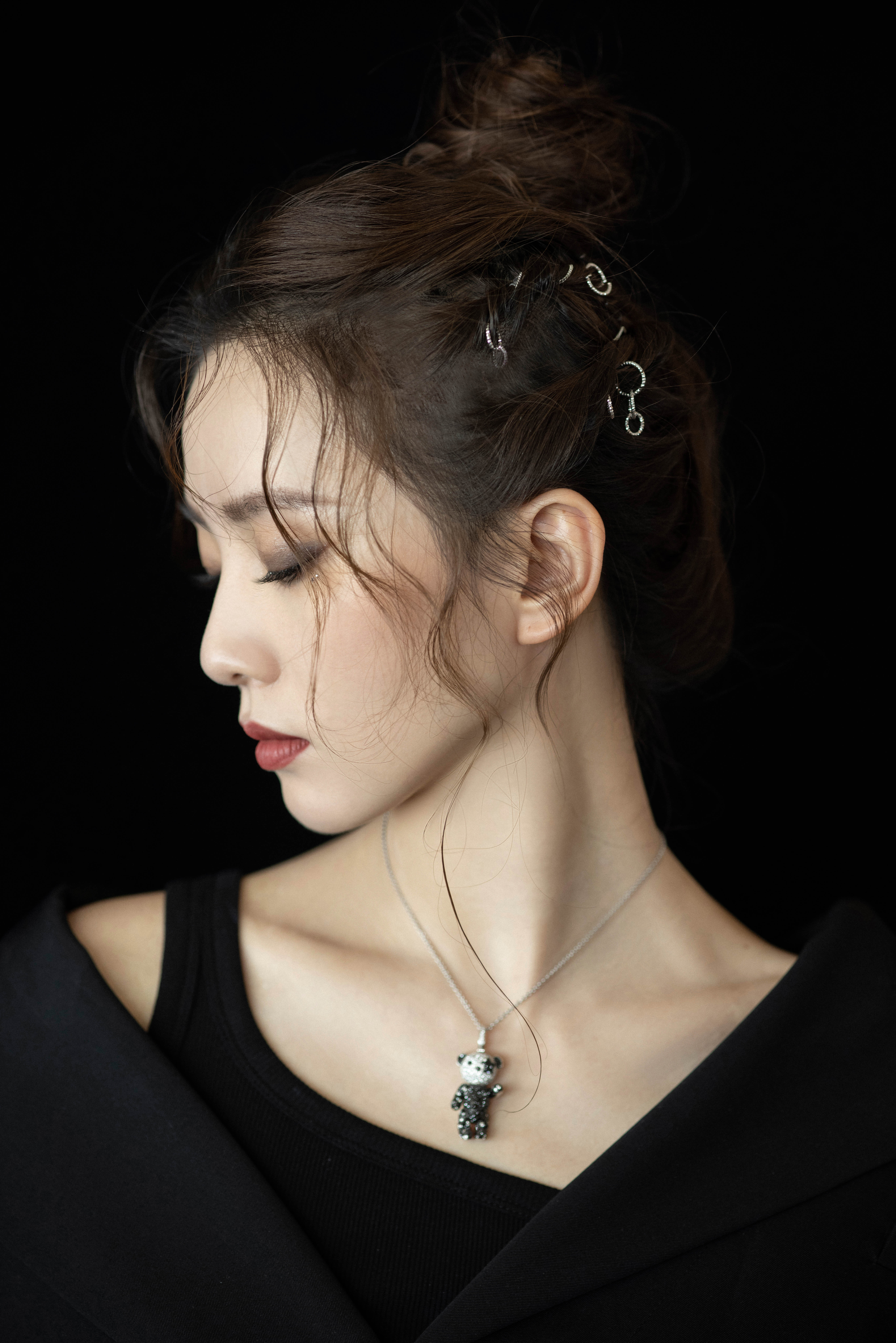 潮酷又显瘦的all black穿搭：刘诗诗景甜优雅，王子文欧阳娜娜酷美