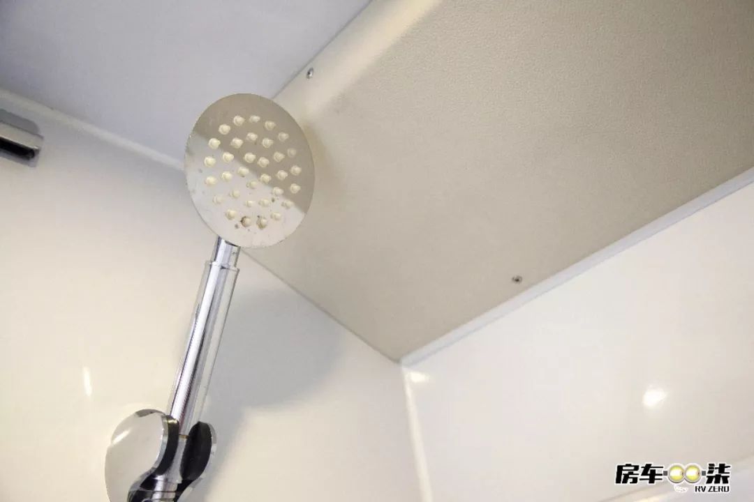 外观低调,配置却很丰富,老百姓也能买得起的东风舒侣B型房车