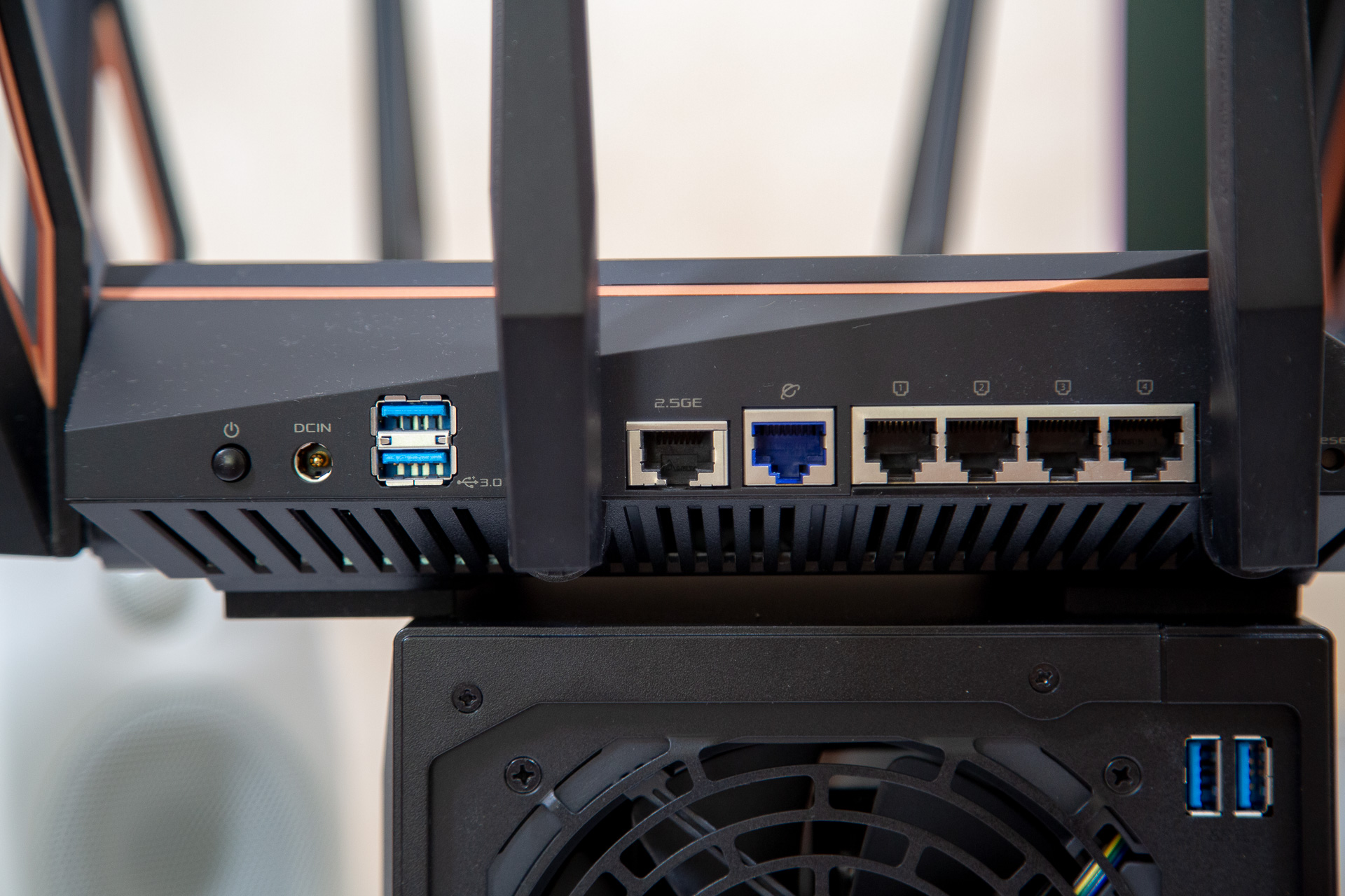 全系升级2.5G网口？ASUSTOR爱速特AS3304T会是合适的家用NAS吗？