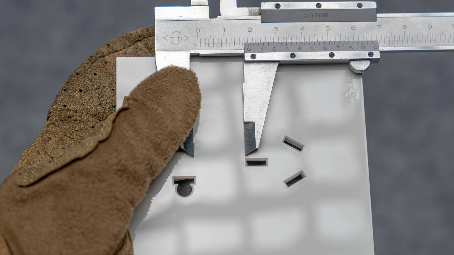 装修开关插座选择哪个品牌好,开关插座公认的哪个好