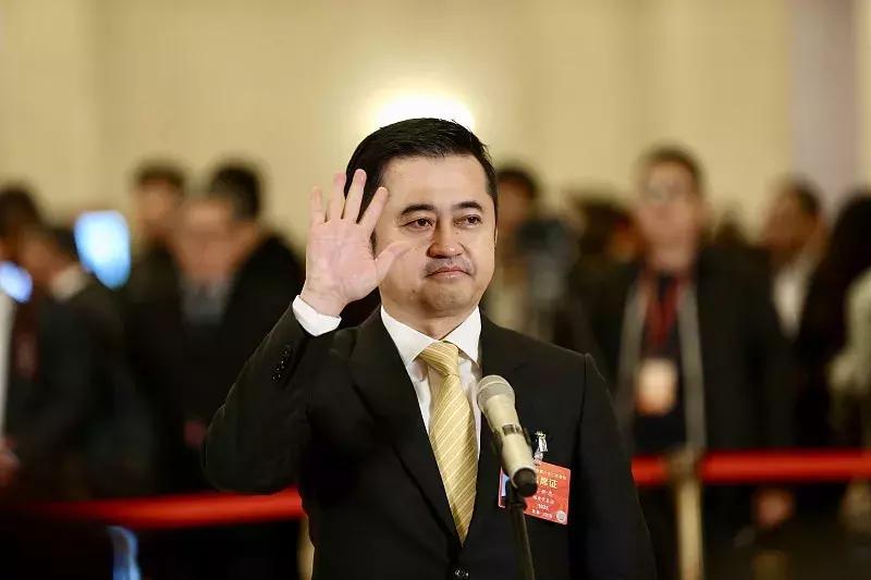 无内斗、转型顺，企业市值1800亿！这个家族如何做到的？