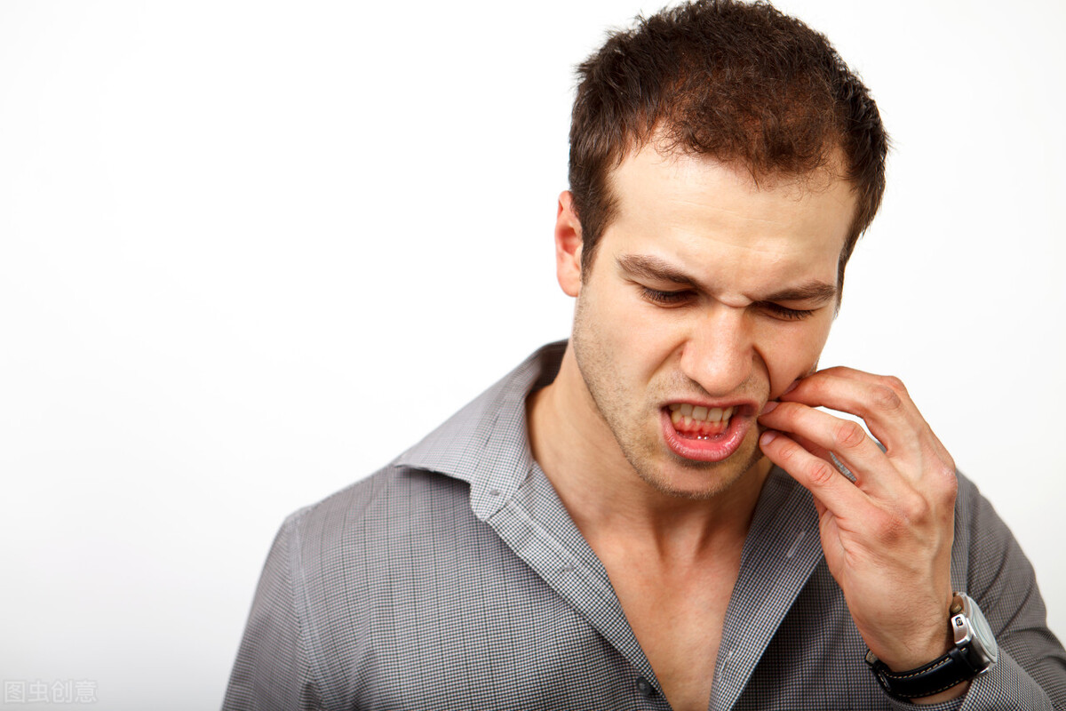 吃东西老是咬到舌头是什么原因,吃饭经常咬到舌头小心背后的隐患