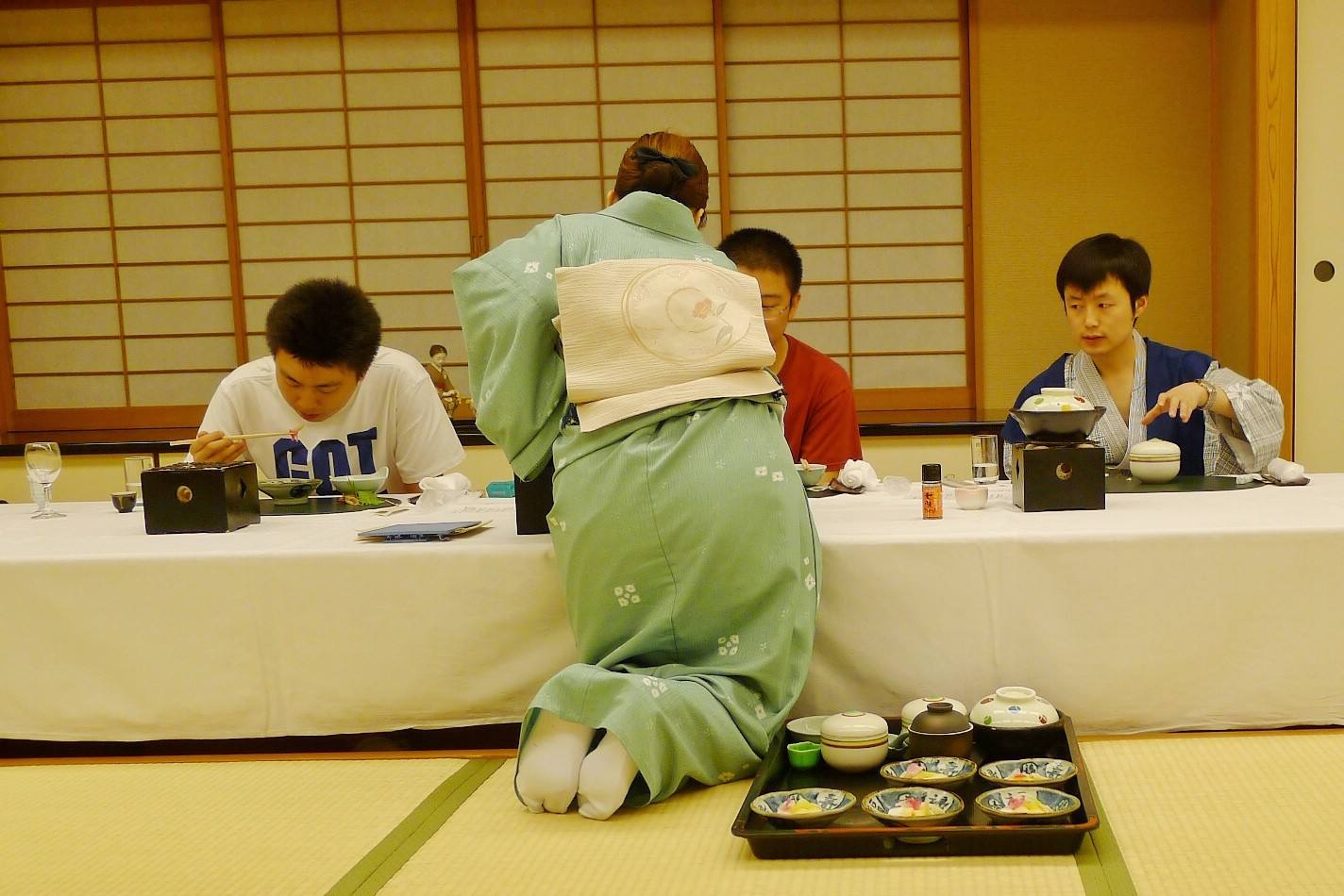 日本进门脱鞋会脚臭吗,日本人在家脱鞋脚臭怎么解决