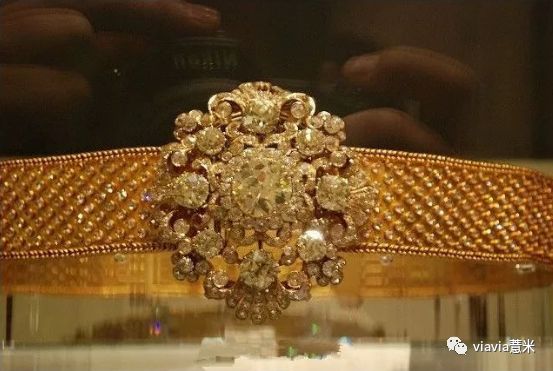 泰国王后诗丽吉年轻时候纪录片,泰国诗丽吉王后的珠宝