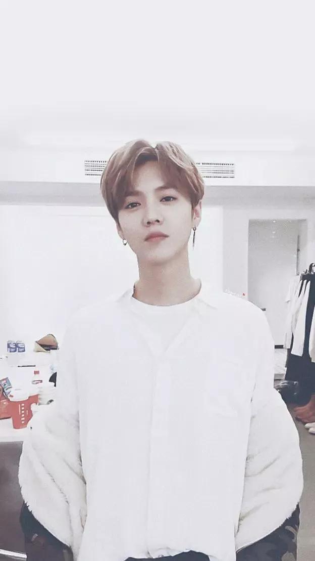 鹿晗壁纸浅蓝色系,鹿晗壁纸皮衣