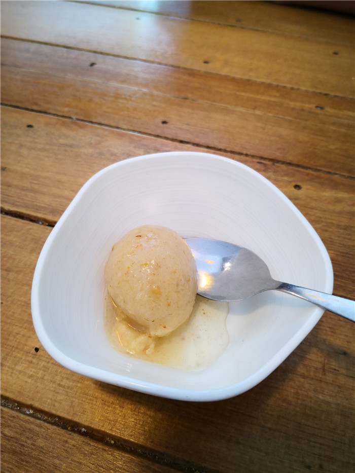 新西兰总理府前吃素食