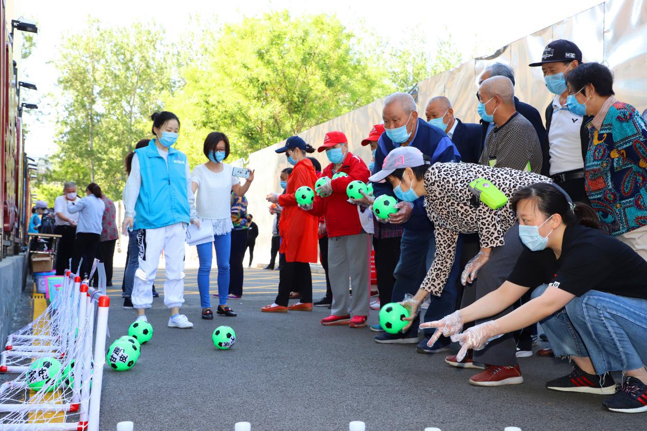 垃圾分类趣味运动会举行四大项目学习体验“绿色、低碳、环保”的理念
