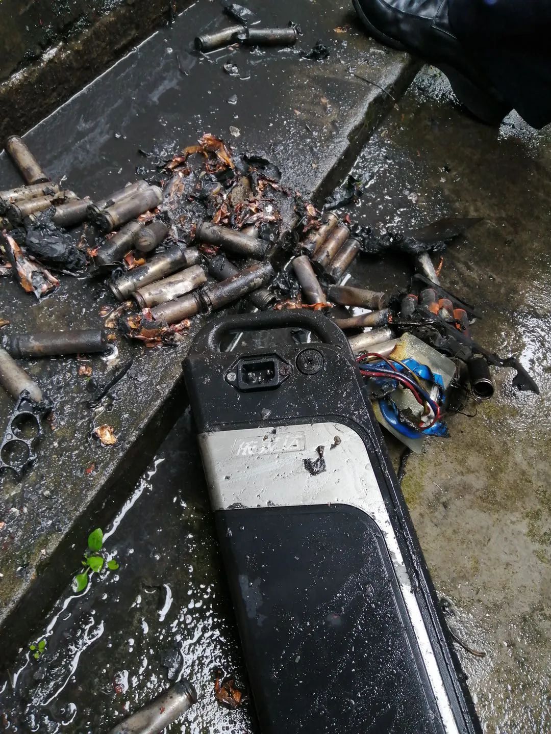 电动车充电安全隐患及预防措施,电动车充电器起火注意事项