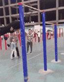 上吊治颈椎,老太太上吊式治颈椎