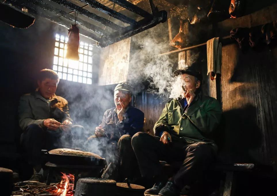 年轻人反感亲戚谈论的话题,年轻人为什么越来越反感亲戚