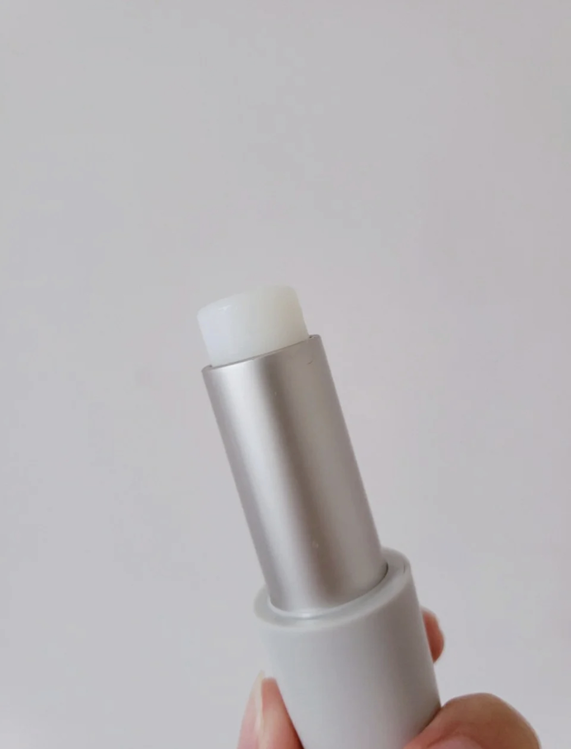 滋润橘色唇膏推荐哪款好用 (平价润唇膏去死皮滋润测评)