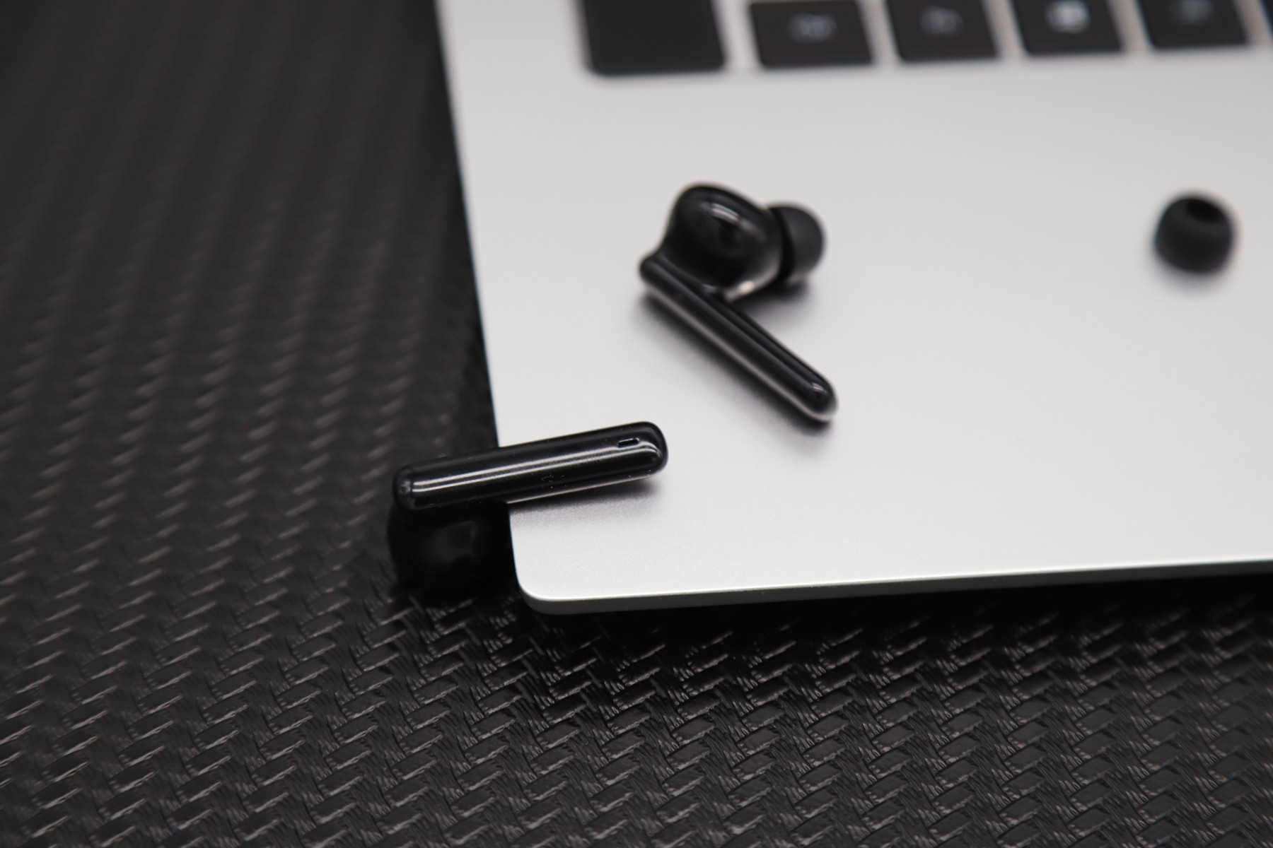 freebuds4i和freebudspro选哪个,freebudspro和freebuds4e哪个好