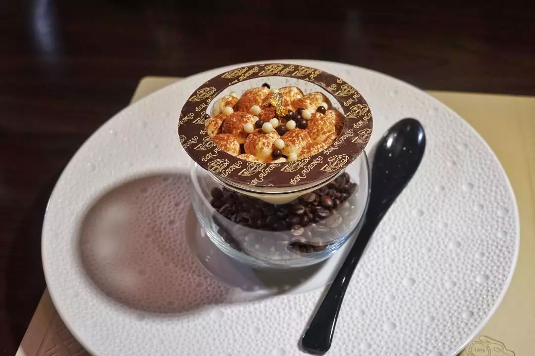 奚梦瑶戛纳酒店,奚梦瑶凯悦酒店