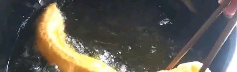 快速家庭炸油条的做法和配方,自己在家炸油条的做法和配方