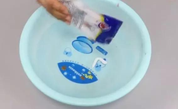 清洗枕套的黄渍小妙招,洗特别脏的枕套小窍门