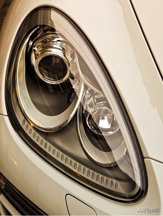 汽车大灯灯罩剐蹭是否能修复,汽车大灯灯罩修复