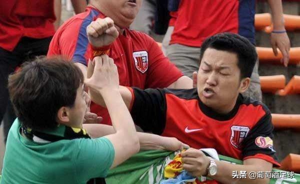 足球还是足球吗？名记：足球不应成为法外之地！