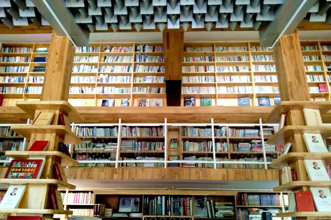 这个老舒很“痴”书！