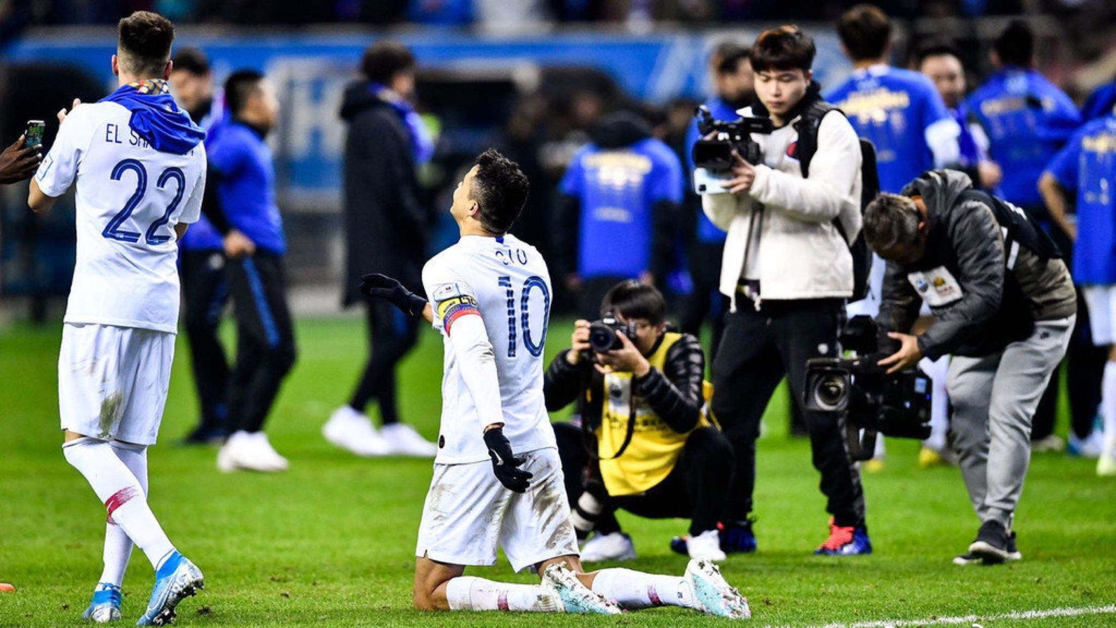 c罗梅西这才是我们热爱的足球,疫情下我们热爱踢球