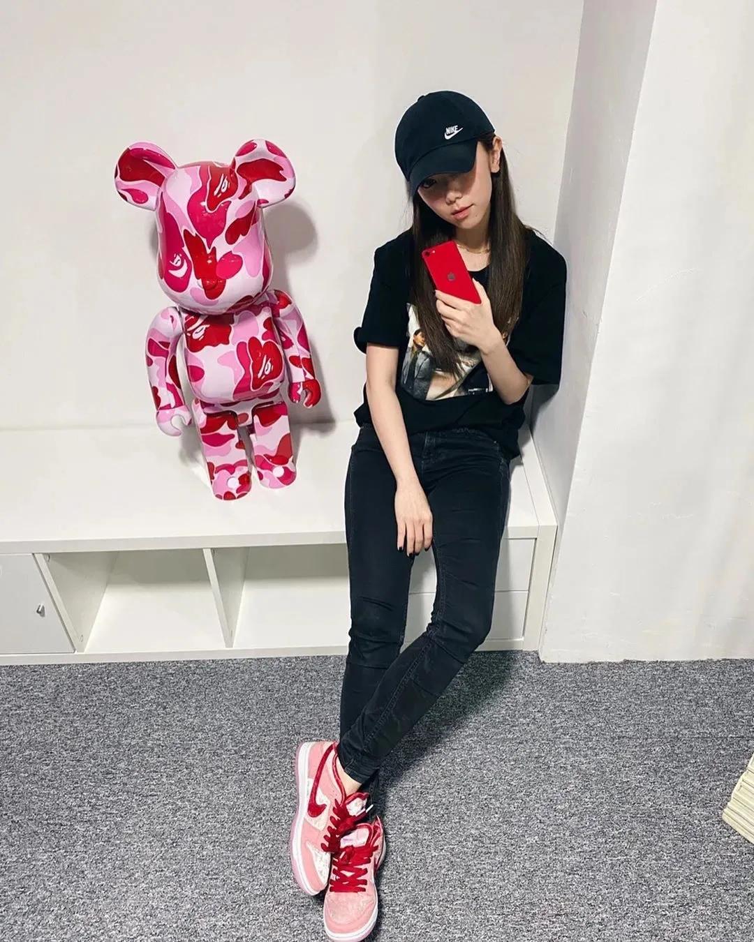 周杰伦球鞋配色,邓紫棋周杰伦同款球鞋