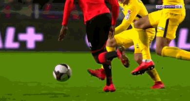 英超球场配置,英超为什么鼓励身体对抗