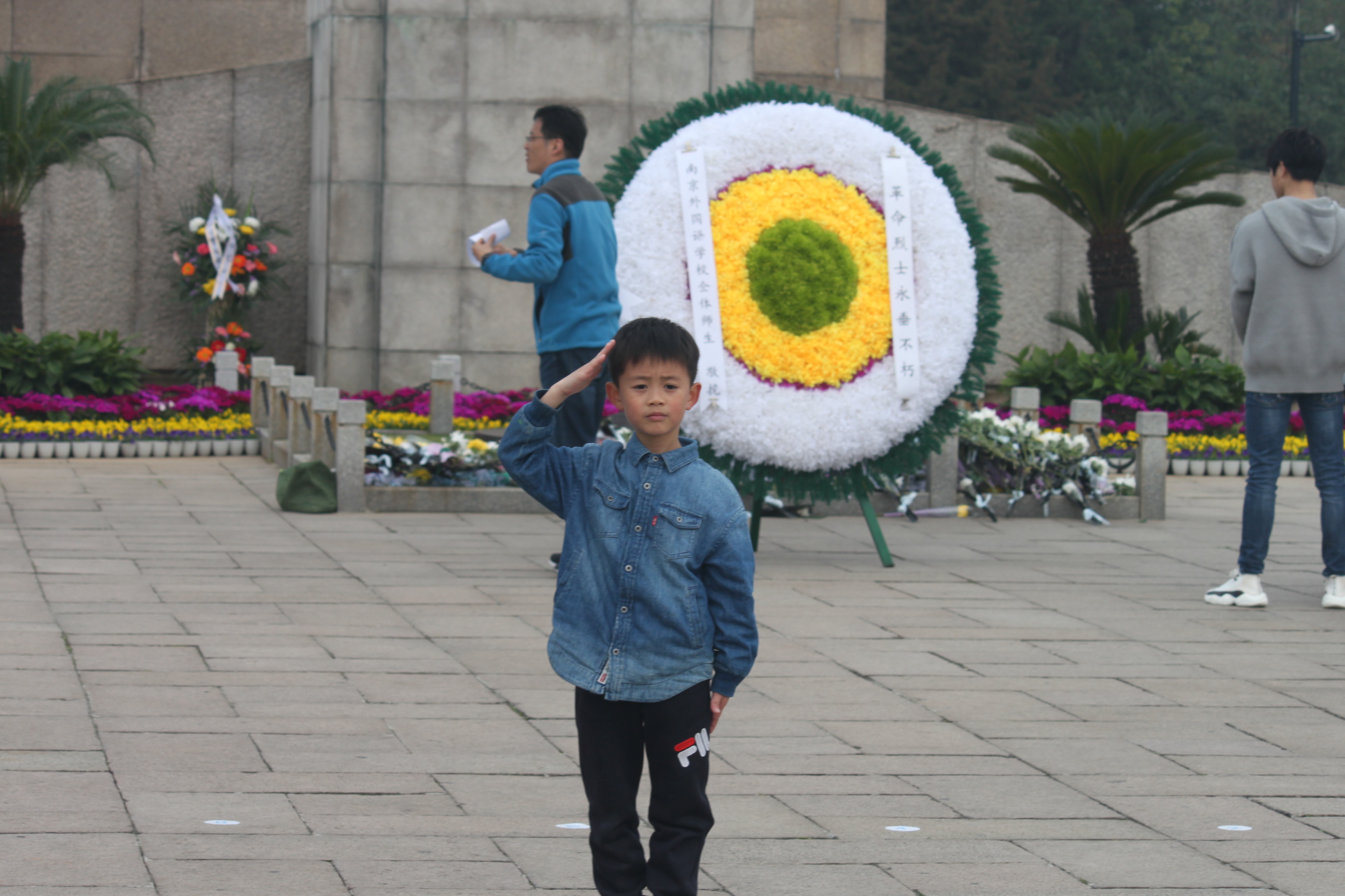 雨花台烈士陵园24只花圈意义,雨花台烈士纪念碑凭吊仪式