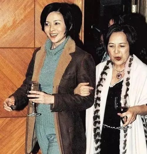 想嫁豪门的女明星,那些想嫁入富豪的女孩子怎么样了