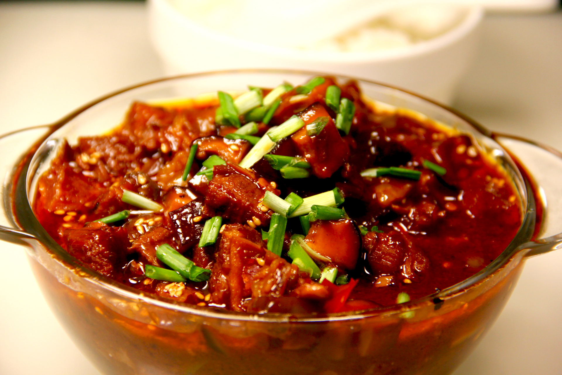 香菇牛肉酱二元一罐,香菇牛肉酱方便携带一小盒