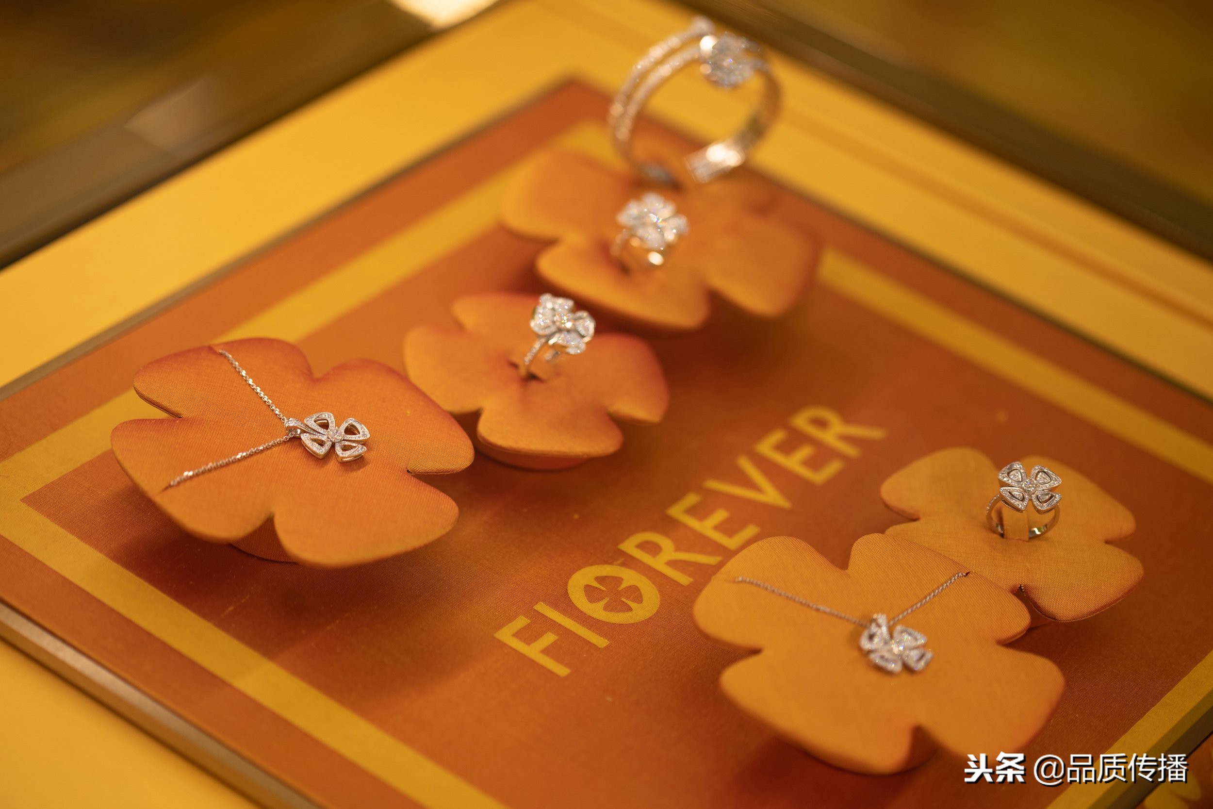 冬季严寒练兵备战,康斯登对比积家