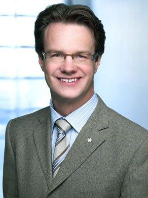 如果首席医*能官**拍成电视剧，你觉得书中的角色由谁来演合适？