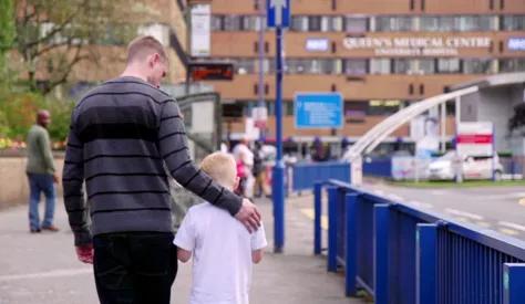 自闭症儿子崩溃大哭，单亲爸爸化身蜘蛛侠走入他的内心世界