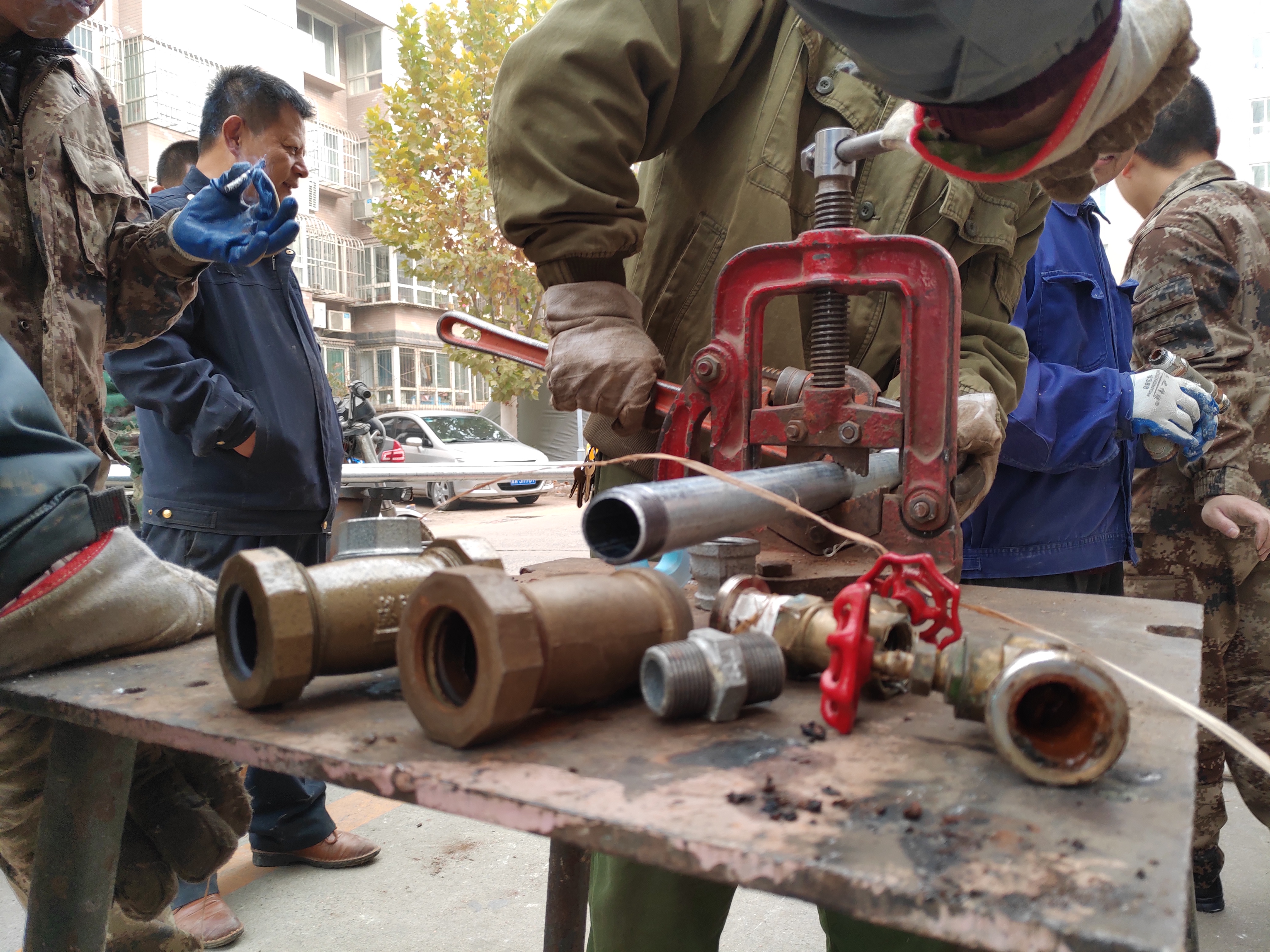 石家庄一小区因管道故障停暖,石家庄一小区供水管道冻坏