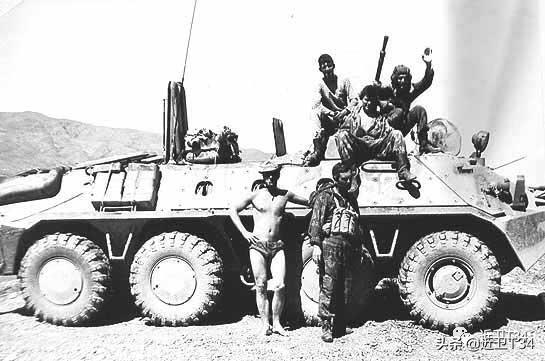 俄军士兵为什么要坐在车顶上?浅谈苏联装甲运兵车和步战的取舍